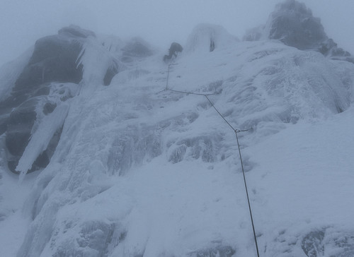 Gaustatoppfossen (lengst mot høyre). Nils Hermann leder an.