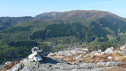 Utsikten fra Flåfjellet mot Ulriksmasten 29. april 2011