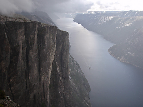 Stupene rundt Kjerag og Lysefjorden sett fra Nesatindane.