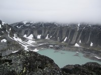 Nysnø over Trollsteintjønne. Sett fra toppen av Grotbreahesten.