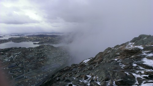 Lyderhorn, snøbyger kommer snart