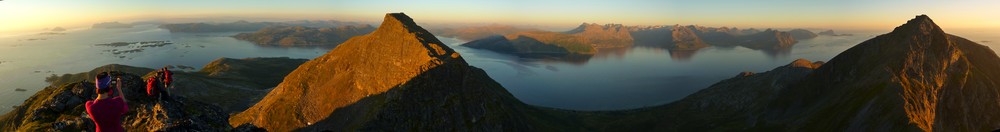 A lush sunset photo to start off the story..... a panorama from Kvantotind south towards Kvaløya and horntind & Vengsøytind on the right hand edge