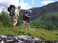 Dagen før dagen ved Memurubu på vei mot Memurudalen. Gørrtunge sekker! 