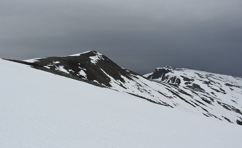 Tredjefjellet og Andrefjellet titter frem.