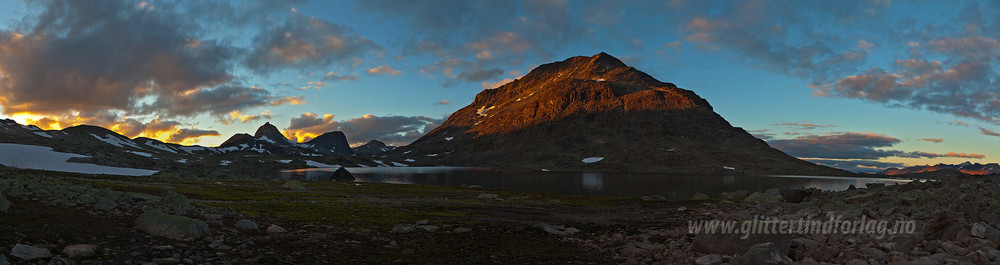 Kveld ved Snøhølsvatnet.