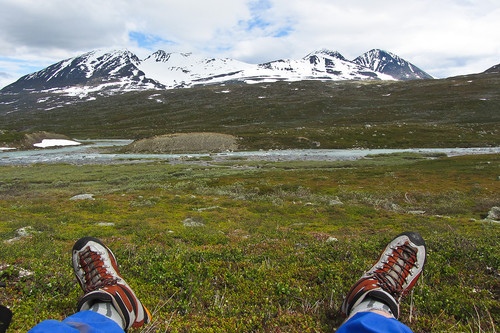 Matpause ved foten av Akkamassivet.