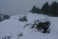 Ulsetvarden i forgrunnen, liten fjellrygg ca. 20 m lenger vest