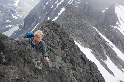 Sondre vurderer veien oppover