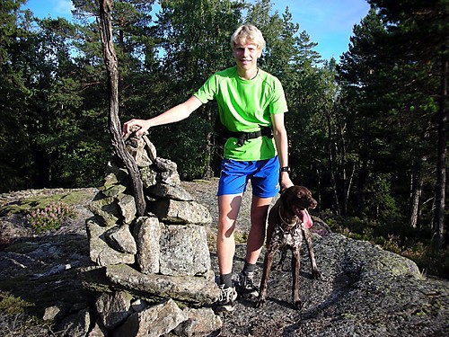 Her er vi på Håøyas og Frogns høyeste punkt, eneste pkt på Håøya med varde på toppen.