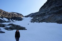 Det store snøfeltet/breen endte i en smal bratt renne, som vi var litt spente på.