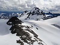 Mot Uraknatten og Uranostinden fra Søre Sagi.