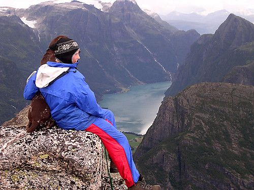 På Kattanakken med utsyn mot Oldevatnet. Neslenibba til høyre.