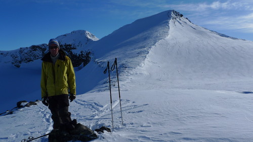 Morten på toppen av NØ for BHT V3. Kanten/randen fører opp mot V3, BHT V2 til venstre