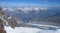 Mot Gornergletscher og blant andre spisse Weisshorn fra toppen av Pollux.