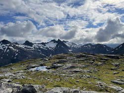 Nordre Løbergsdalstinden