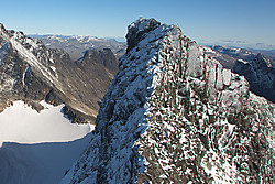 Midtre Dyrhaugstinden Sør