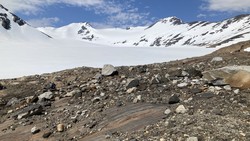 Nordøstre Skjelåtinden