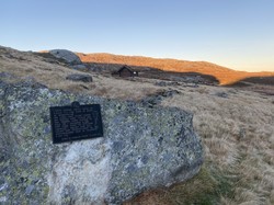 Minnesmerke Austre Målandsstøl