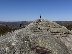 Aust for Tjørnastølfjellet