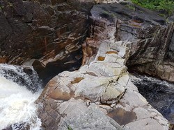 Dvergefossen naturlig fjellbro