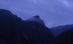 Øst for Allmannajuvet