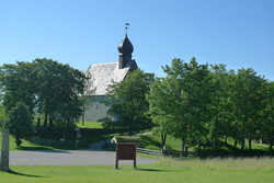 Dønnes middelalderkirke og gård