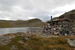 Steinhytte ved Rembekktjønna