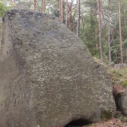 Hugget stein, Spjærøy