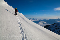 Bratt brebakke mot Surtningssue