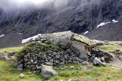 Hornvatnet steinhytte