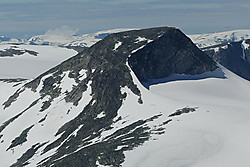 Austre Holåtinden