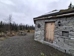 Pilegrimsbu/gapahuk Ensby