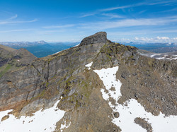 Midtre Elveskardtinden