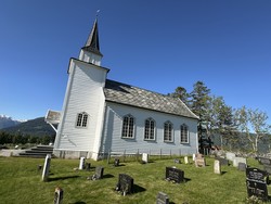 Vangsnes kirke