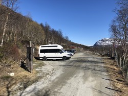 Sjurgurdgarden vinter p-plass