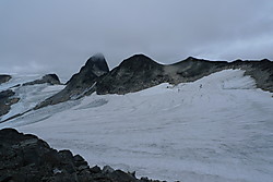 Midtre Stølsnostinden